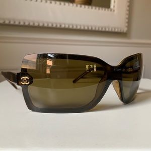 CHANEL- Vintage Tortoise Sunglasses 5065 502/73 Large 120. Made in Italy.